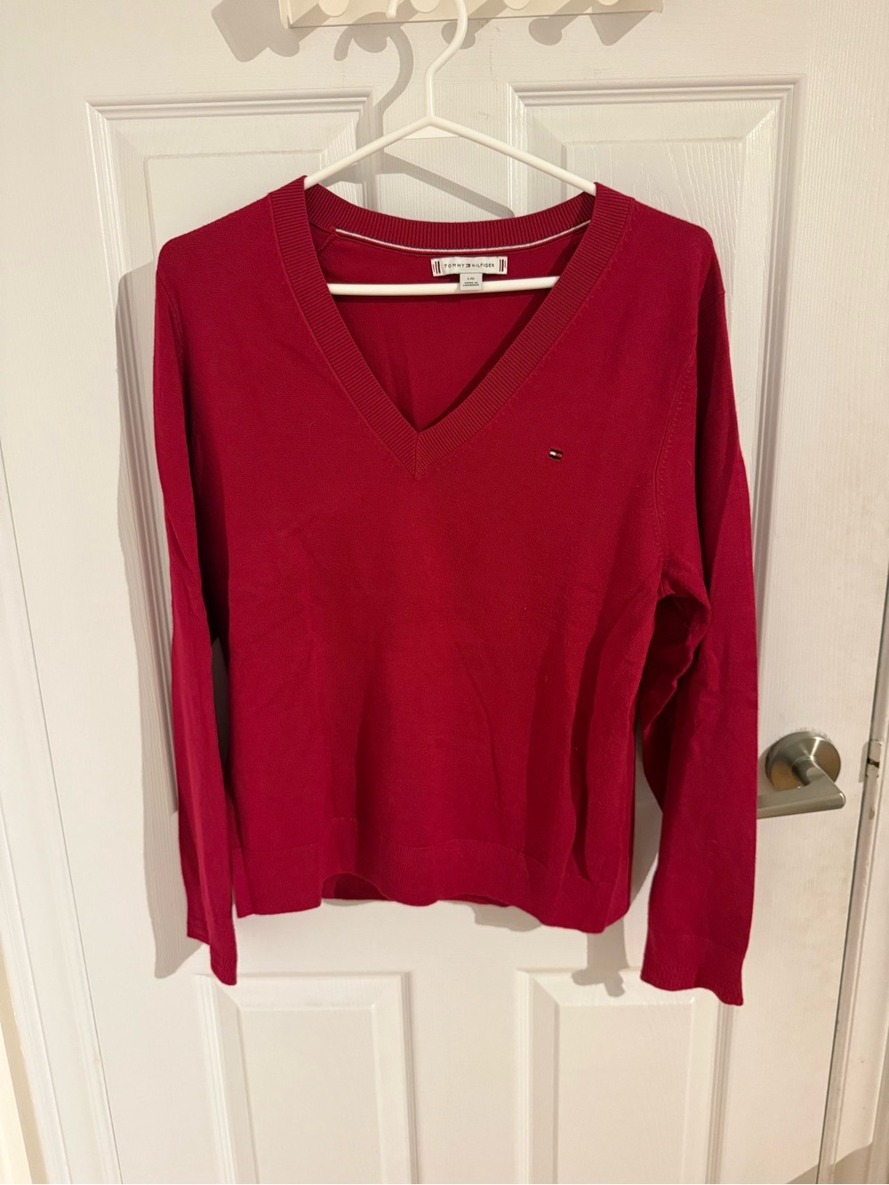 Tommy Hilfiger Women's Magenta Red V-Neck Pullover Sweater- Size L- never worn